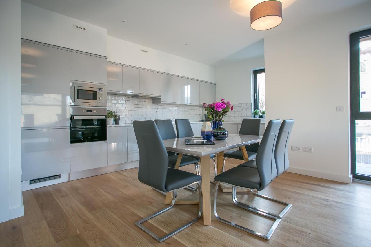 Grand Canal Square Apartments Dublin Bagian luar foto