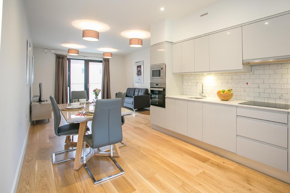 Grand Canal Square Apartments Dublin Bagian luar foto