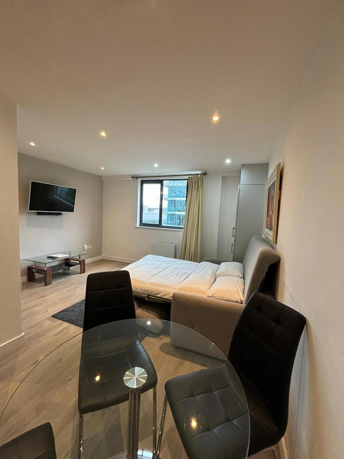 Grand Canal Square Apartments Dublin Bagian luar foto