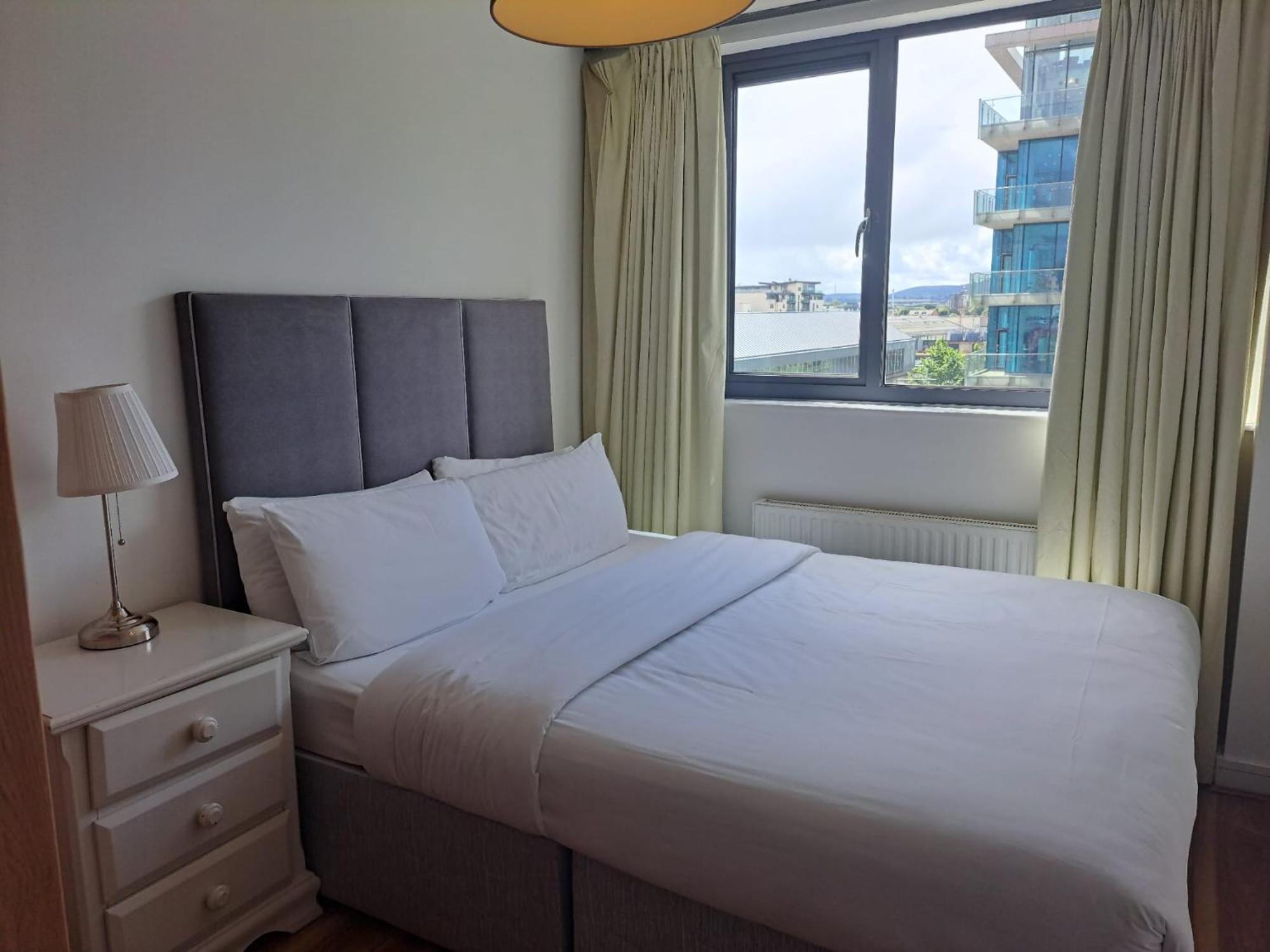 Grand Canal Square Apartments Dublin Bagian luar foto