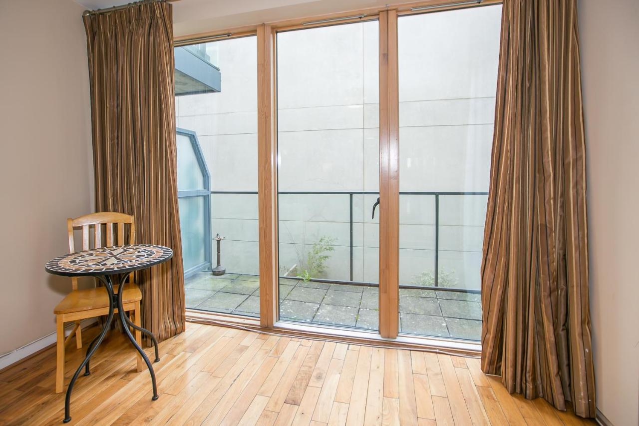 Grand Canal Square Apartments Dublin Bagian luar foto